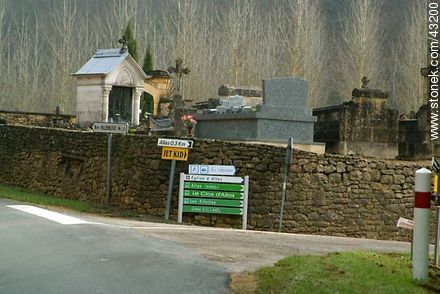 Cementerio de Allas en la ruta D47 - Aquitania - FRANCIA. Foto No. 43200
