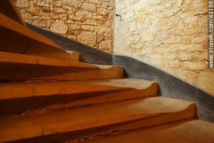 Sarlat-la-Canéda. Stairs worn by centuries of use. - Region of Aquitaine - FRANCE. Photo #43186