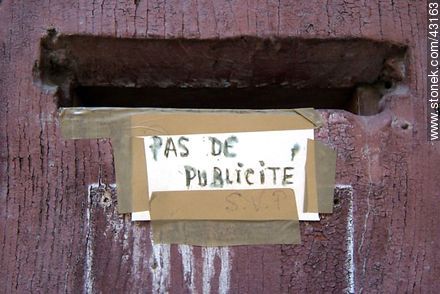 Sarlat-la-Canéda. Mailbox. No advertising. - Region of Aquitaine - FRANCE. Photo #43163