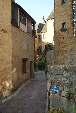Sarlat-la-Canéda. Place Jacques Boissarie. - Region of Aquitaine - FRANCE. Photo #43159