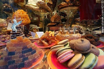 Sarlat-la-Caneda. Sweets. - Region of Aquitaine - FRANCE. Photo #43153