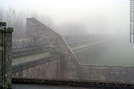 Citadelle fortifiée de Brouage. Ciudadela de Brouage entre la niebla. - Región de Poitou-Charentes - FRANCIA. Foto No. 43333