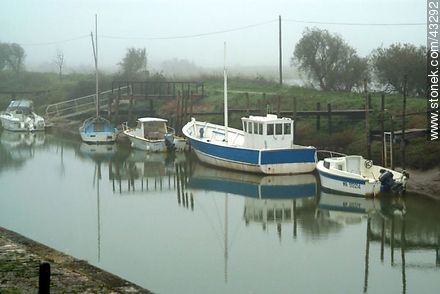 Canal de acceso al Océano Atlántico. - Región de Poitou-Charentes - FRANCIA. Foto No. 43292