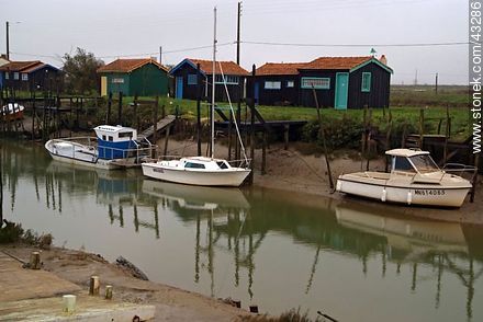 Canal de acceso al Océano Atlántico. - Región de Poitou-Charentes - FRANCIA. Foto No. 43286