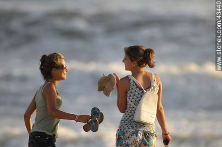 Girlfriends at the beach - Department of Maldonado - URUGUAY. Photo #43440