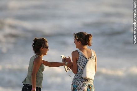 Girlfriends at the beach - Department of Maldonado - URUGUAY. Photo #43439