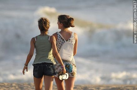Girlfriends at the beach - Department of Maldonado - URUGUAY. Photo #43437