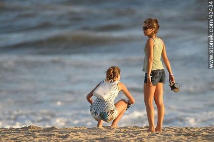 Girlfriends at the beach - Department of Maldonado - URUGUAY. Photo #43434