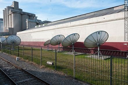 Parabolic antennas and silos - Department of Montevideo - URUGUAY. Photo #44894