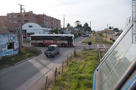 Vista desde la locomotora. La Paz. - Departamento de Montevideo - URUGUAY. Foto No. 45183