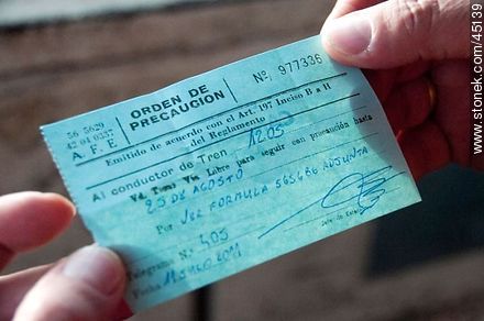 Railroad warning order - Department of Montevideo - URUGUAY. Photo #45139