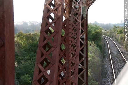 Puente ferroviario sobre el arroyo Canelón Grande - Departamento de Montevideo - URUGUAY. Foto No. 45117
