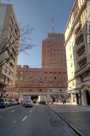 Calle San José. Palacio Municipal. - Departamento de Montevideo - URUGUAY. Foto No. 45253