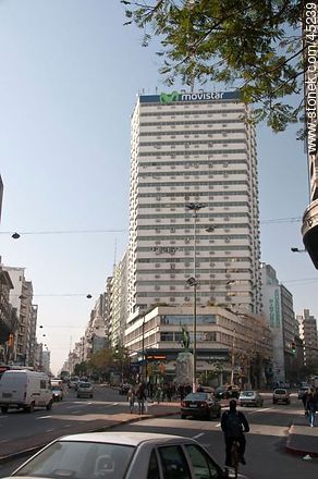 Torre El Gaucho. - Departamento de Montevideo - URUGUAY. Foto No. 45239