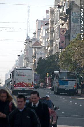 Avenida 18 de Julio. - Departamento de Montevideo - URUGUAY. Foto No. 45238