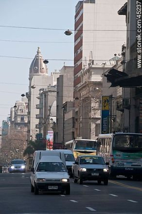 Avenida 18 de Julio. - Departamento de Montevideo - URUGUAY. Foto No. 45237