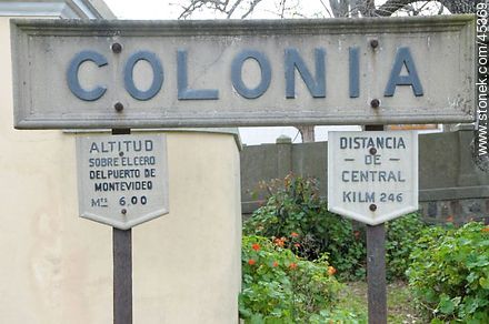 Ex estación de trenes de Colonia - Departamento de Colonia - URUGUAY. Foto No. 45369
