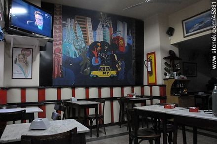 Bar de la Ciudad Vieja - Departamento de Montevideo - URUGUAY. Foto No. 45381