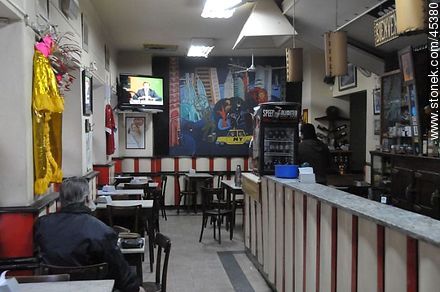 Bar de la Ciudad Vieja - Departamento de Montevideo - URUGUAY. Foto No. 45380
