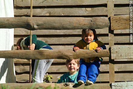 Children working and enjoying the morning - Department of Canelones - URUGUAY. Photo #45758