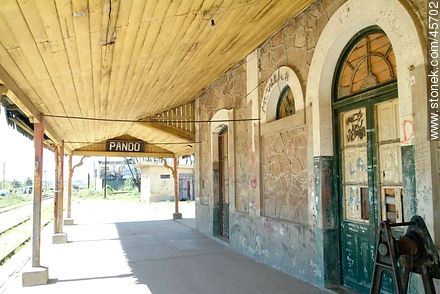 Estación de trenes de Pando - Departamento de Canelones - URUGUAY. Foto No. 45702