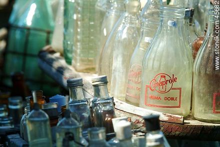 Old bottles - Department of Canelones - URUGUAY. Photo #45682