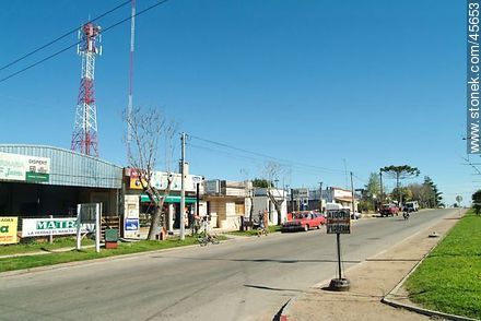 Ruta 7 en San Jacinto - Departamento de Canelones - URUGUAY. Foto No. 45653