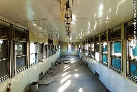 Rail cars have been abandoned. - Department of Canelones - URUGUAY. Photo #45591