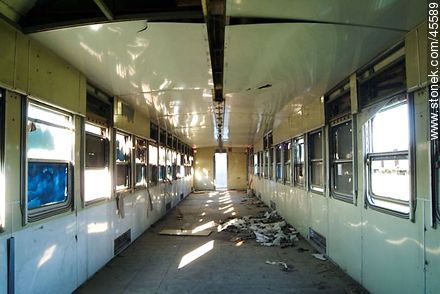 Rail cars have been abandoned. - Department of Canelones - URUGUAY. Photo #45589