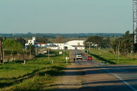 Ruta 101. Escuela Militar de Aeronáutica. - Departamento de Canelones - URUGUAY. Foto No. 45573
