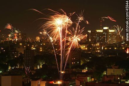 Fireworks over the city of Montevideo - Department of Montevideo - URUGUAY. Photo #45944