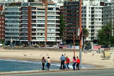 Playa Pocitos en primavera - Departamento de Montevideo - URUGUAY. Foto No. 45912