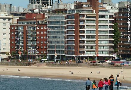 Playa Pocitos en primavera - Departamento de Montevideo - URUGUAY. Foto No. 45911