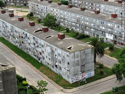 Complejo habitacional en Euskalerria - Departamento de Montevideo - URUGUAY. Foto No. 45841