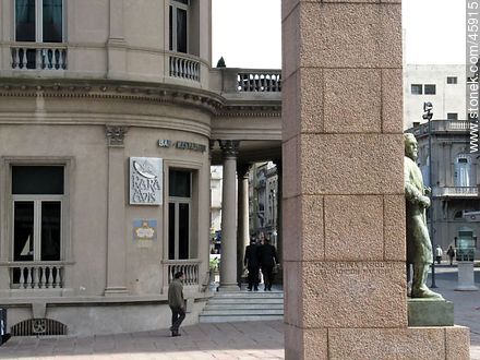Monumento a Blanes y teatro Solís - Departamento de Montevideo - URUGUAY. Foto No. 45915