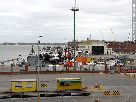 Puerto de Montevideo - Departamento de Montevideo - URUGUAY. Foto No. 45831