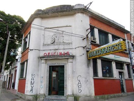 Oficinas de Manzanares - Departamento de Montevideo - URUGUAY. Foto No. 45888