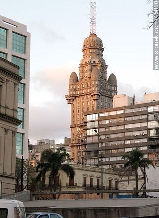 Palacio Salvo at dusk - Department of Montevideo - URUGUAY. Photo #45880