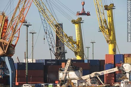 Cranes in the Port of Montevideo - Department of Montevideo - URUGUAY. Photo #46008