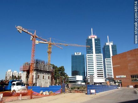 Construcción de la torre 4 del World Trade Center Montevideo  (2010) - Departamento de Montevideo - URUGUAY. Foto No. 46114