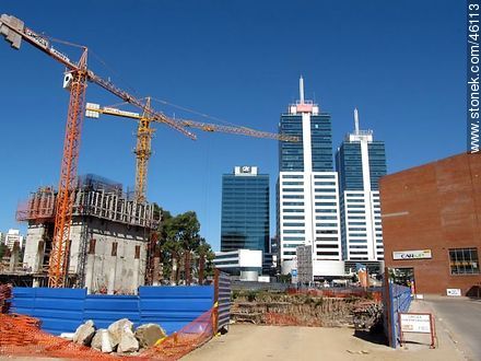 Construcción de la torre 4 del World Trade Center Montevideo  (2010) - Departamento de Montevideo - URUGUAY. Foto No. 46113
