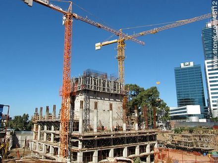 Construction of Tower 4 of the World Trade Center Montevideo (2010) - Department of Montevideo - URUGUAY. Photo #46112