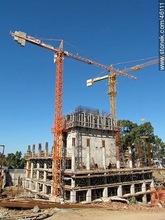 Construcción de la torre 4 del World Trade Center Montevideo  (2010) - Departamento de Montevideo - URUGUAY. Foto No. 46111