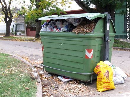 Full dumpster -  - URUGUAY. Photo #46171