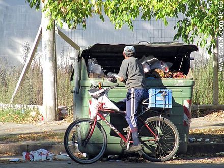 Waste picker -  - URUGUAY. Photo #46166