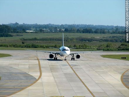 Airbus A-318 de Lan - Departamento de Canelones - URUGUAY. Foto No. 46386