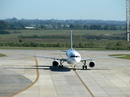 Airbus A-318 de Lan - Departamento de Canelones - URUGUAY. Foto No. 46385