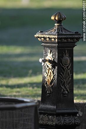 Surtidor de agua de bronce - Departamento de Montevideo - URUGUAY. Foto No. 46531