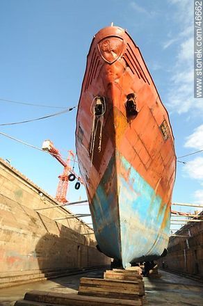 Ship in dry dock for repair and maintenance - Department of Montevideo - URUGUAY. Photo #46662