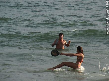 Game paddle in the water - Department of Maldonado - URUGUAY. Photo #47399
